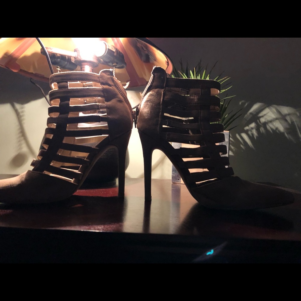 Guess Heels - Picture 2 of 6